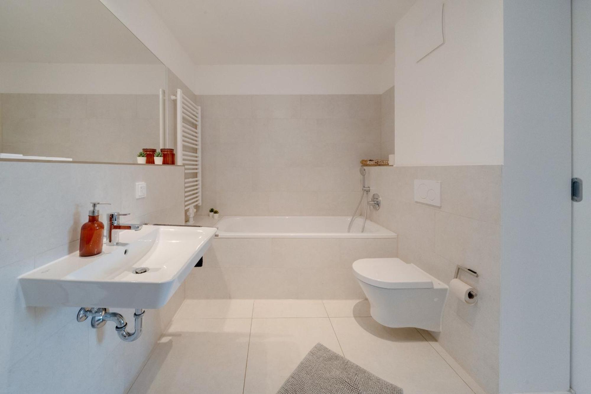 Neu-Luxus Apartment-Zentral In Altstadt-65-80Qm เอาก์สเบิร์ก ภายนอก รูปภาพ